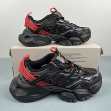 Cargar imagen en el visor de la galería, Adidas XLG Runner Deluxe Black Gold Metallic Red JQ2974
