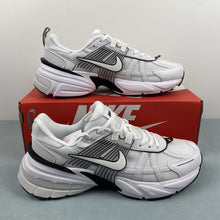 Cargar imagen en el visor de la galería, Nike V2k Run Summit White Platinum Tint HF5342-100
