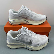 Cargar imagen en el visor de la galería, Nike Journey Run White Metallic Silver FJ7765-104
