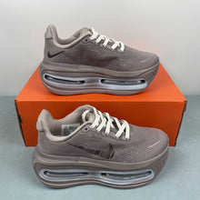 Cargar imagen en el visor de la galería, Nike Vomero Premium Lt Brown FN8453-033
