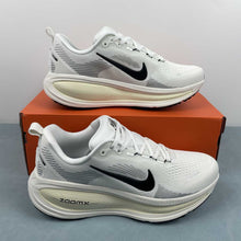 Cargar imagen en el visor de la galería, Nike Zoom Vomero 18 Summit White Coconut Milk Black HM6803-101

