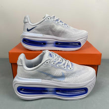 Cargar imagen en el visor de la galería, Nike Vomero Premium Ice Blue FN8453-011
