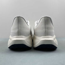 Cargar imagen en el visor de la galería, Air Zoom Pegasus 41 PQ White Hyper Crimson Pale Ivory Armory Navy HF4301-100
