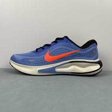 Cargar imagen en el visor de la galería, Nike Journey Run Deep Royal Astronomy Blue Pale Ivory Hyper Crimson FN0228-400

