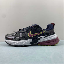 Cargar imagen en el visor de la galería, Nike V2k Run Obsidian Burgundy Volt FV6602-400
