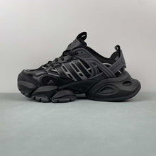 Cargar imagen en el visor de la galería, Adidas XLG Runner Deluxe Black Grey JR3086
