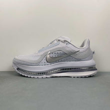 Cargar imagen en el visor de la galería, Pegasus Premium Football Grey HQ2593-006
