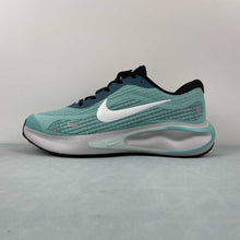 Cargar imagen en el visor de la galería, Nike Journey Run Green Frost Black Armoury Navy Pale Ivory FN0228-300
