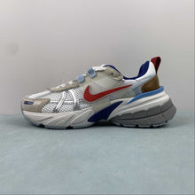 Cargar imagen en el visor de la galería, Nike V2k Run Metallic Silver Gym Red HF5724-061
