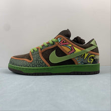 Cargar imagen en el visor de la galería, Dunk Low Premium Dls SB Quickstrike De La Soul Altitude Brown Green 789841-332
