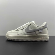 Cargar imagen en el visor de la galería, Air Force 1 07 Low Silver Snow FB1839-333
