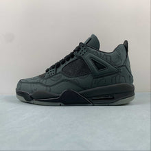 Cargar imagen en el visor de la galería, Kaws x Air Jordan 4 Retro Black 930155-001
