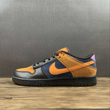 Cargar imagen en el visor de la galería, SB Dunk Low Premium Cider Dark Chocolate Wild Berry Off Noir DH0601-001
