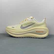 Cargar imagen en el visor de la galería, Nike Zoom Vomero PLUS Summit White Metallic Silver IM5020-100
