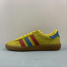 Cargar imagen en el visor de la galería, Adidas Bermuda END. Bauhaus Team Yellow Gum HP9393
