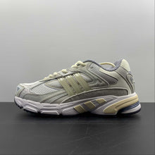 Cargar imagen en el visor de la galería, Adidas Response CL Crystal White GZ1562

