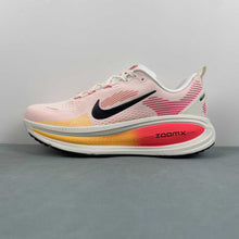 Cargar imagen en el visor de la galería, Nike Zoom Vomero 18 Sail Black Brigth Crimson HM6804-100
