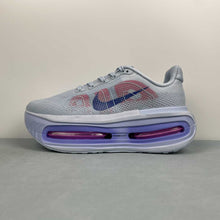 Cargar imagen en el visor de la galería, Nike Vomero Premium Ice Blue Pink FN8453-027
