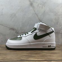 Cargar imagen en el visor de la galería, Air Force 1 07 Mid Retro White Dark Green 554724-088
