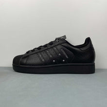 Cargar imagen en el visor de la galería, Adidas Superstar 2 Berlin Core Black Carbon JQ3225
