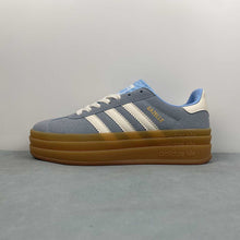 Cargar imagen en el visor de la galería, Adidas Gazelle Bold Clear Sky Cream White Gold Metallic JQ7776

