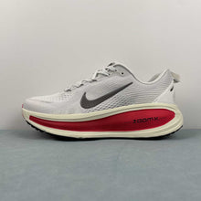 Cargar imagen en el visor de la galería, Nike Zoom Vomero 18 Whie Red HM6803-001
