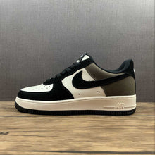 Cargar imagen en el visor de la galería, Air Force 1 07 Low Mocha Black White YG5063-203
