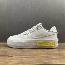 Cargar imagen en el visor de la galería, Air Force 1 FONTANKA Photon Dust Opti Yellow Summit White DA7024-101
