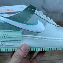 Cargar imagen en el visor de la galería, Air Force 1 Shadow Spruce Aura CW2655 001
