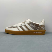 Cargar imagen en el visor de la galería, Adidas Gazelle x Louis Vuitton White Light Brown SC9207-729
