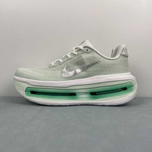 Cargar imagen en el visor de la galería, Nike Vomero Premium Barely Green HM5973-300
