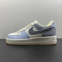 Cargar imagen en el visor de la galería, Air Force 1 07 Low Light Blue Grey AA1366-401
