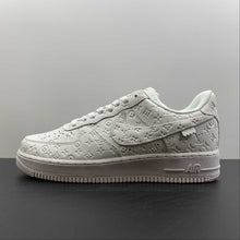 Cargar imagen en el visor de la galería, LV x Air Force 1 07 Low White Metallic Gold LD0212
