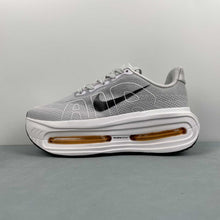 Cargar imagen en el visor de la galería, Nike Vomero Premium Lt Grey White FN8453-035
