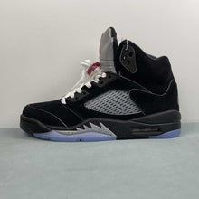 Cargar imagen en el visor de la galería, Air Jordan 5 Retro OG Black Metallic Reimagined HF3975-001
