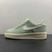 Cargar imagen en el visor de la galería, Air Force 1 07 Low LV8 Enamel Green Alpha Orange Sail DO9801-300
