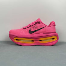 Cargar imagen en el visor de la galería, Nike Vomero Premium Peach Pink HQ2050-416
