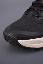 Cargar imagen en el visor de la galería, Nike ACG Zegama Black Gold HV8113-008
