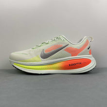 Cargar imagen en el visor de la galería, Nike Zoom Vomero 18 Green Orange HM6803-300

