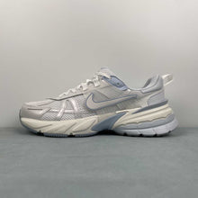 Cargar imagen en el visor de la galería, Nike V2k Run White Sky Blue Silver FD0736-009
