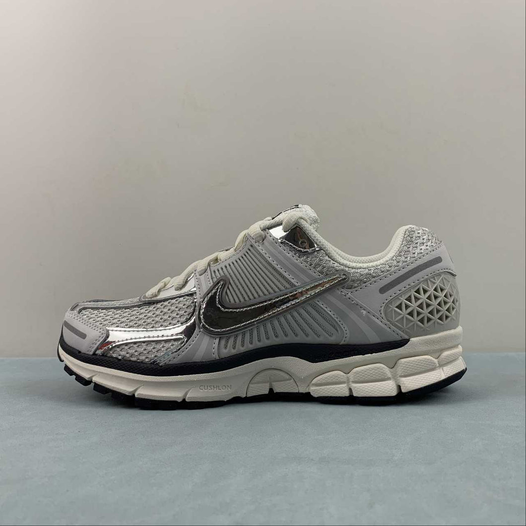 Zoom Vomero 5 Photon Dust Metallic Silver Chrome Gridiron Sail FD0884-025