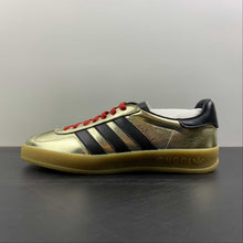 Cargar imagen en el visor de la galería, Adidas x Gucci Gazelle Metallic Gold Leather
