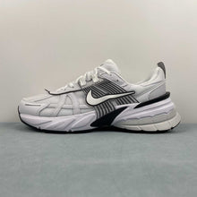 Cargar imagen en el visor de la galería, Nike V2k Run Summit White Platinum Tint HF5342-100
