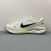 Cargar imagen en el visor de la galería, Nike Journey Run Barely Volt Volt White Black FN0228-700
