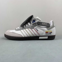 Cargar imagen en el visor de la galería, Adidas Samba OG PandaPrank Silver Gray IG1025
