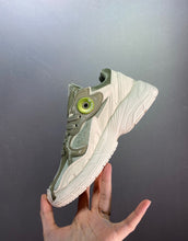 Cargar imagen en el visor de la galería, Adidas Astir Orbit Green Wonder White Gold Metallic
