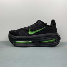 Cargar imagen en el visor de la galería, Nike Vomero Premium Black Iron Grey Anthracite Volt FN8453-006
