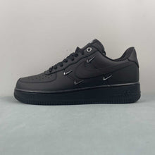 Cargar imagen en el visor de la galería, Air Force 1 07 Low Black Silver Mini Swoosh HQ1180-001
