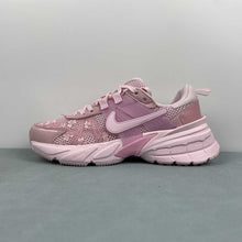 Cargar imagen en el visor de la galería, Nike V2k Run White Pink HJ5269-600

