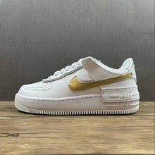 Cargar imagen en el visor de la galería, Air Force 1 Shadow White Metallic Gold Metallic Silver DM3064-100
